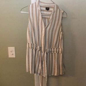 Size small Lee top! Never been worn. Perfect condition!